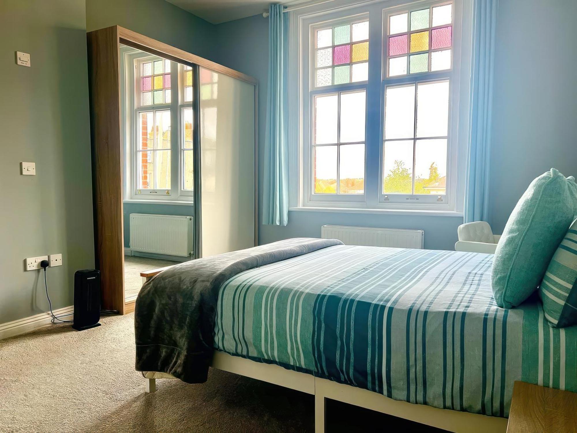 Lovely 2 Bed 2 Bath Flat With Free Parking Poole Exteriér fotografie
