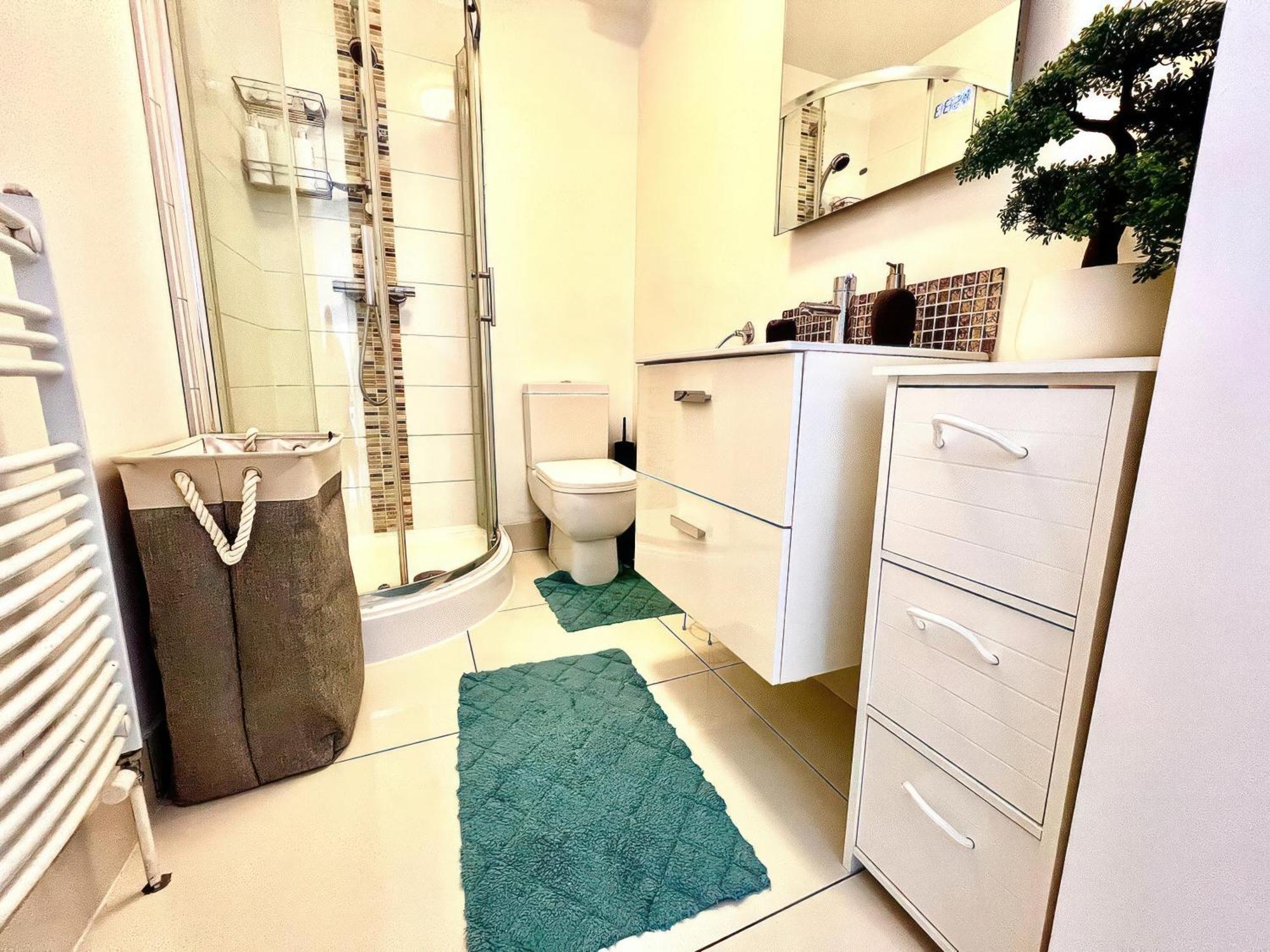 Lovely 2 Bed 2 Bath Flat With Free Parking Poole Exteriér fotografie