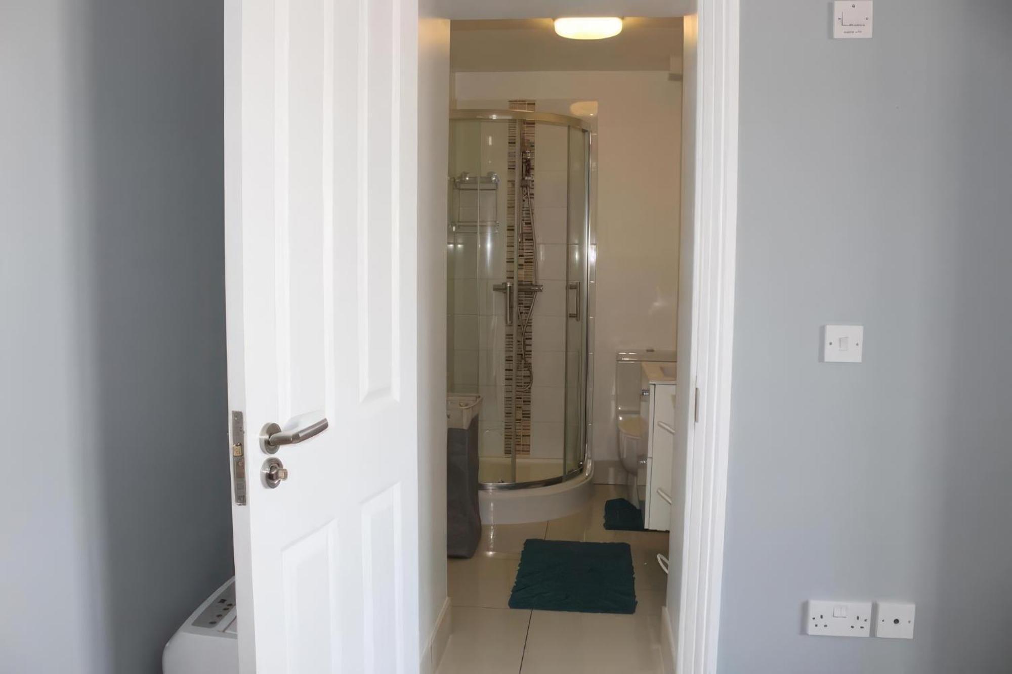 Lovely 2 Bed 2 Bath Flat With Free Parking Poole Exteriér fotografie