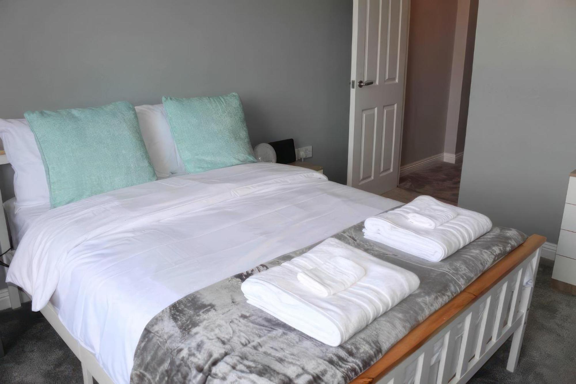 Lovely 2 Bed 2 Bath Flat With Free Parking Poole Exteriér fotografie