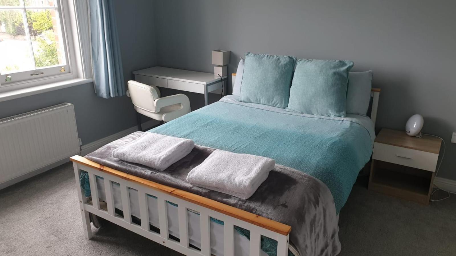 Lovely 2 Bed 2 Bath Flat With Free Parking Poole Exteriér fotografie